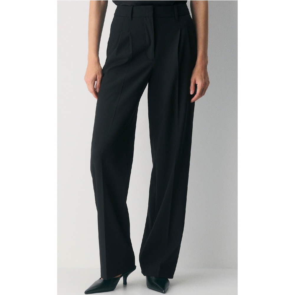 Aritzia Wilfred The Effortless Pant Black Wide Leg Pleated Trousers Size 6 EUC